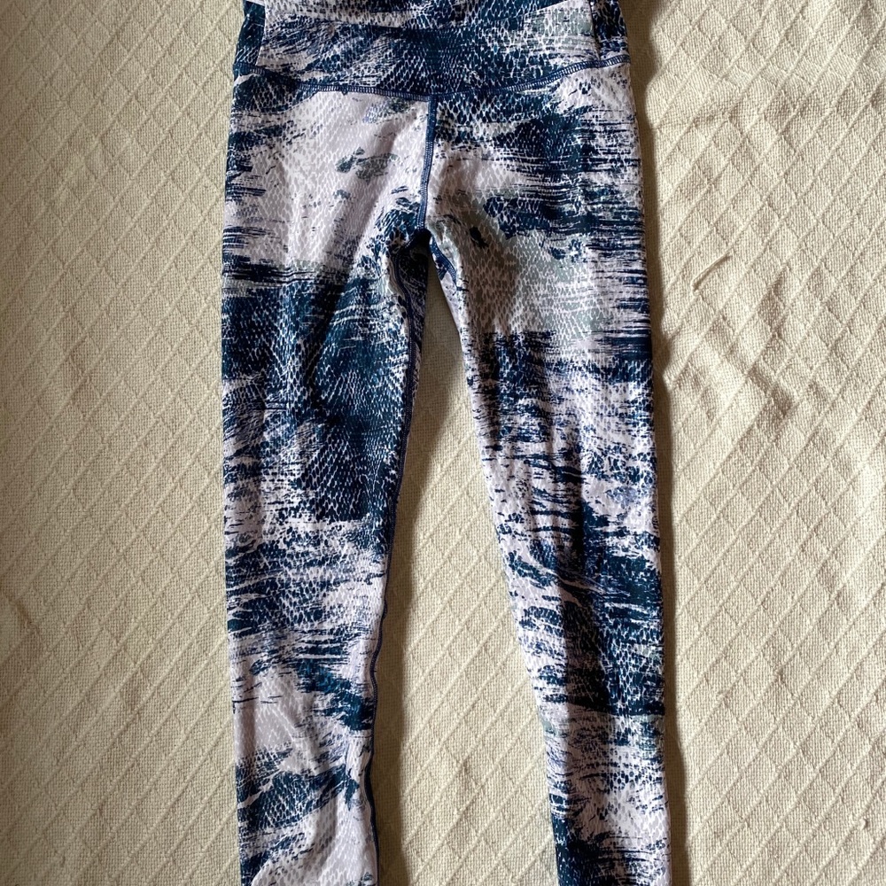 Quarter length leggings